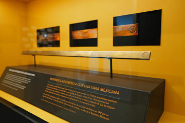 The vara in its case in the exhibition